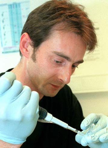 Χέρι βοηθείας στη μάχη κατά του  AIDS απλώνουν οι ΗΠΑ στην Αφρική