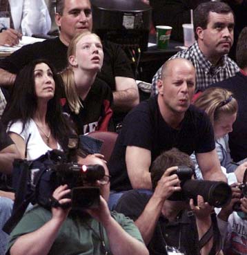 Βήμα πρόκρισης στον τελικό από Λέικερς-Ιντιάνα