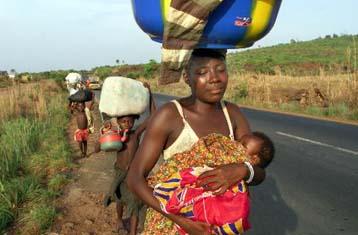 Με χρήση στρατιωτικής βίας απειλούν οι Δυτικοαφρικανοί ηγέτες τους αντάρτες στη Σιέρα Λεόνε
