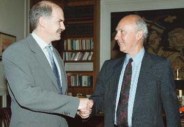 Το Κυπριακό στο επίκεντρο της συνάντησης Παπανδρέου-Χάνεϊ