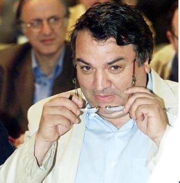 Για κηδεία, διαζύγιο και ακρωτηριασμό συζητούν στο Συνασπισμό