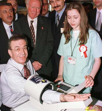 Η τουρκική τέχνη του πολιτεύεσθαι με το χέρι στην τσέπη και το δάχτυλο στη σκανδάλη