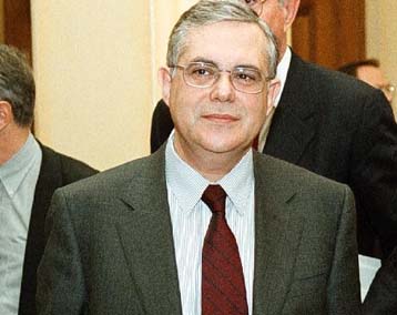 Το δεύτερο εξάμηνο του 2000 η αποκλιμάκωση των επιτοκίων