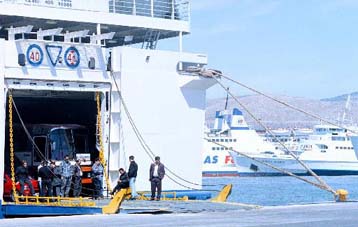 Οι Κυκλαδίτες αντιδρούν στο μονοπώλιο της Minoan Flying Dolphins