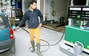 Νέες αυξήσεις στις τιμές της βενζίνης – Αλυτο το πρόβλημα της νοθείας στα υγρά καύσιμα