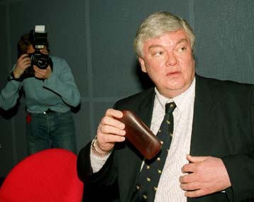 Ποταμούς ευρώ φέρνει ο Χόμπαχ στη ΝΑ Ευρώπη