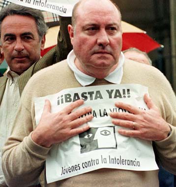 Κύμα διαδηλώσεων προκαλεί η δολοφονία δημοσιογράφου από την ΕΤΑ