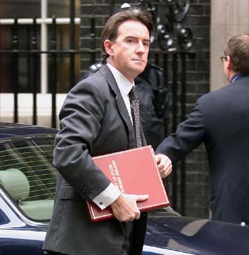 Μοναδική ευκαιρία χαρακτηρίζουν οι Βρετανοί τον αφοπλισμό του ΙRΑ – Σκεπτικοί ακόμη οι Ενωτικοί