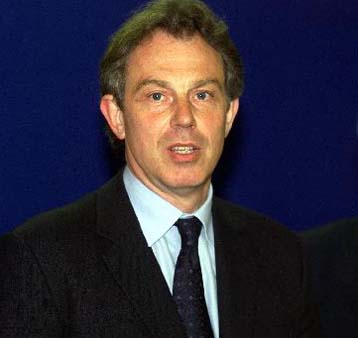 Θα περάσω στην αντεπίθεση δηλώνει ο Τόνι Μπλερ στους Τimes