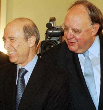 Τις ισορροπίες προσπαθεί να διαφυλάξει ο Κ.Σημίτης στη συνάντηση με το Θ.Πάγκαλο