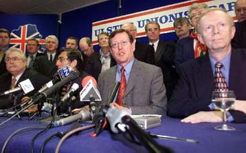 Πιέσεις στους Ενωτικούς να αποδεχθούν την προσφορά του IRA για τον αφοπλισμό του