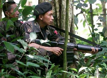 Με έφοδο στον τόπο κράτησης των 21 τουριστών προειδοποιούν οι Φιλιππίνες τους αντάρτες