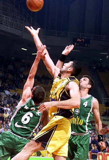 Η ΑΕΚ 77-67 τον Παναθηναϊκό, ισοφάρισε σε 1-1 την ημιτελική σειρά