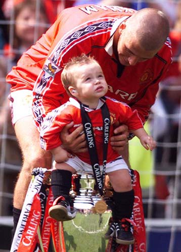 Αποθεώθηκε η Μάντσεστερ Γιουνάιτεντ