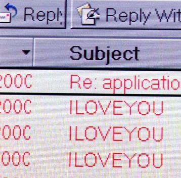 Πολλαπλές μεταλλάξεις του ιού Ι Love You χτυπούν υπολογιστές σε όλο τον κόσμο