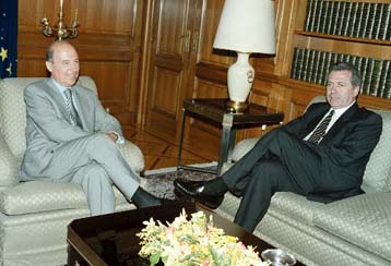 Η αναβάθμιση του ρόλου του δημάρχου Αθηναίων εν όψει του 2004 απασχόλησε Σημίτη και Αβραμόπουλο