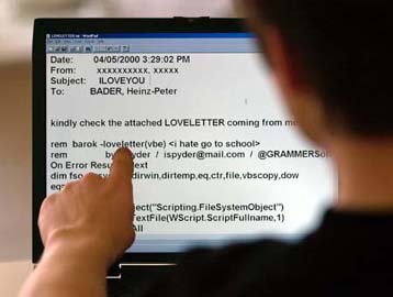 Πολύ κοντά στον εντοπισμό του δημιουργού του I Love You