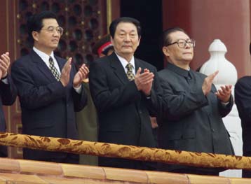 Το δρόμο της ανανέωσης δείχνει ο Κινέζος πρόεδρος στην παλαιά φρουρά του Πεκίνου