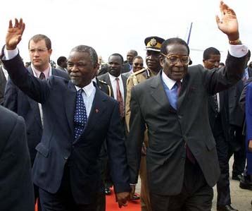 Με οικονομική καταστροφή απειλείται η Ζιμπάμπουε από τις καταλήψεις αγροκτημάτων