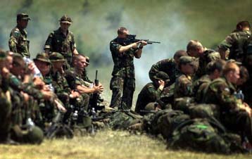 Μετά το βρετανικό και ο γαλλικός στρατός ανοιχτός σε ομοφυλόφιλους