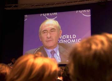 O πρόεδρος της Αργεντινής απολογείται για τη φήμη της χώρας ως καταφύγιο των ναζί