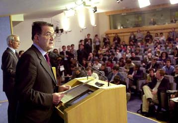 Αλλάζει την ομάδα συνεργατών του ο Πρόντι για να αντιμετωπίσει την κριτική