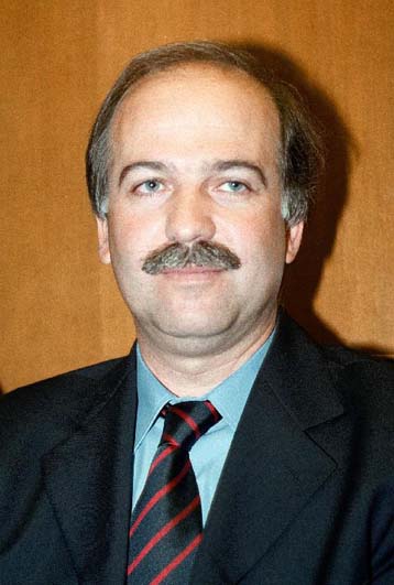 Απόλυτα συνεπείς στις υποχρεώσεις μας για το 2004