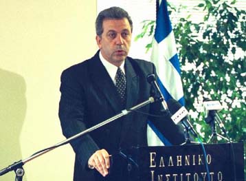 Ο Δ.Αβραμόπουλος ετοιμάζεται να αναλάβει ενεργό ρόλο στη διεξαγωγή των Ολυμπιακών Αγώνων