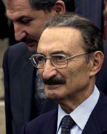 Προκλητικές δηλώσεις Ετζεβίτ και Ντενκτάς για ελληνοτουρκικά και Κυπριακό