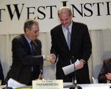 Σημαντική για την ασφάλεια στα Βαλκάνια η ελληνοτουρκική προσέγγιση κατά το Γ.Παπανδρέου