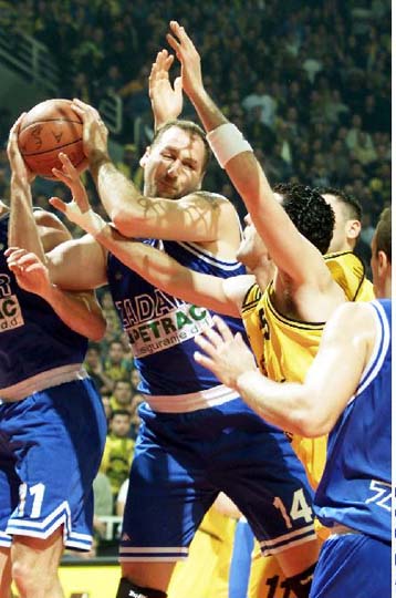 Επιστρέφει στην Ελλάδα ο Ντίνο Ράτζα;