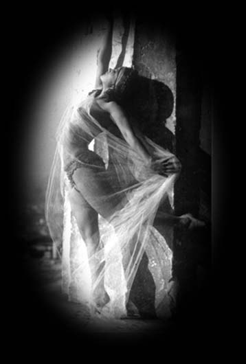 Φωτογραφίες της Nellys από τις 8 Μαΐου στο Μέγαρο Εϋνάρδου