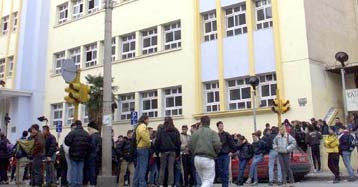 Με εξετάσεις ανοίγουν τα σχολεία μετά τις πασχαλινές διακοπές