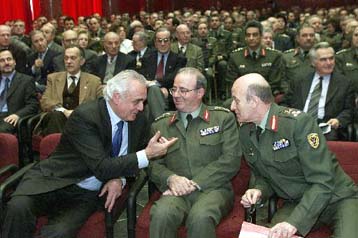 Αρχισαν οι κρίσεις στις Ενοπλες Δυνάμεις – Αλλαγή φρουράς στην Κύπρο