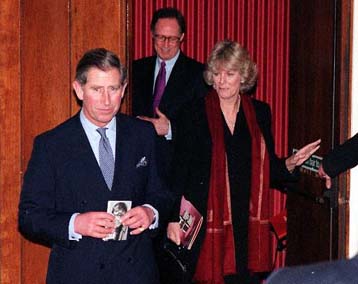 Ανευ πρόσκλησης για τα γενέθλια της βασιλομήτορος και πάλι η Καμίλα