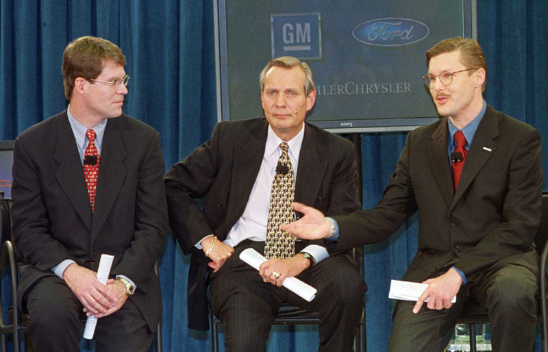 Πρωτοποριακή συνεργασία των αυτοκινητοβιομηχανιών μέσω Internet