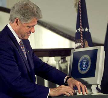 O Κλίντον υπέγραψε (ηλεκτρονικά) το νομοσχέδιο για την ψηφιακή υπογραφή