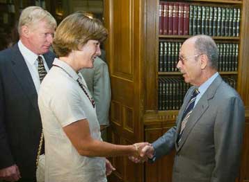 Συνάντηση Στεφανόπουλου με τη χήρα του Στίβεν Σόντερς