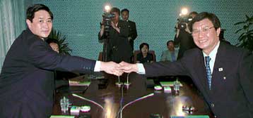 Σε συμφωνία για επανένωση των οικογενειών κατέληξαν οι δύο Κορέες