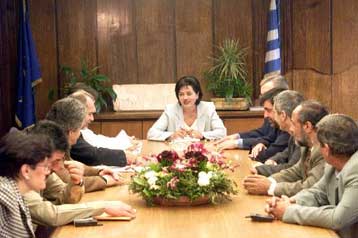 Ξένες γλώσσες και χρήση υπολογιστή θα πρέπει να γνωρίζουν οι δημόσιοι υπάλληλοι