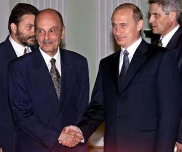 Σχόλια του Κ.Στεφανόπουλου για τις ταυτότητες κατά την επιστροφή του από τη Ρωσία