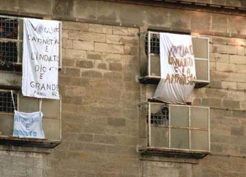 Πολιτική αντιπαράθεση προκαλεί στην Ιταλία η συνεχιζόμενη εξέγερση στις φυλακές