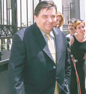 Αντιδράσεις κυβέρνησης και ΝΔ στις φήμες για την υγεία του Κ.Στεφανόπουλου