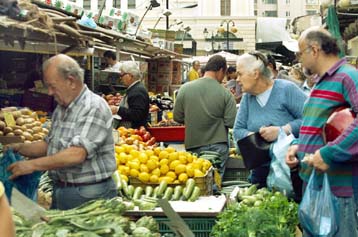 Κλειστά τα καταστήματα στη Βαρβάκειο Αγορά