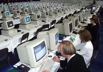 Υποχωρεί στο θέμα παρακολούθησης του Internet η βρετανική κυβέρνηση