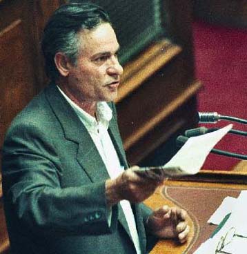 Ερωτηματικά για τη διαγραφή Κωστόπουλου από ΚΚΕ