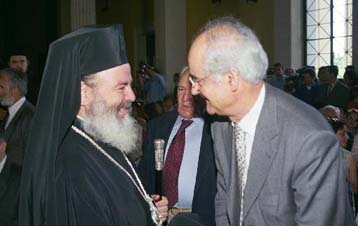 Αγανάκτηση της κυβέρνησης για τον αποκλεισμό Κακλαμάνη από την Ιεραρχία