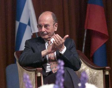 Ο Κ.Στεφανόπουλος αναγορεύθηκε επίτιμος διδάκτωρ του Πανεπιστημίου Λομονόσοφ