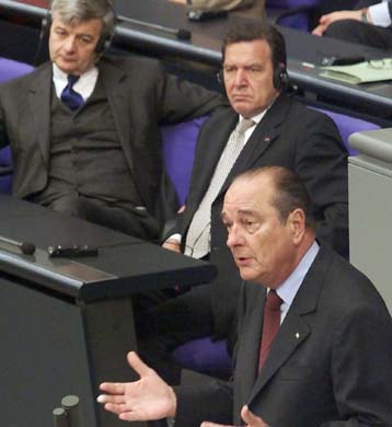 Υπέρ ευρωπαϊκού συντάγματος και ομάδας πρωτοπορίας στην ΕΕ ο Σιράκ