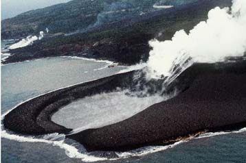 Εκκενώνεται ιαπωνικό νησί εν αναμονή της έκρηξης υποθαλάσσιου ηφαιστείου